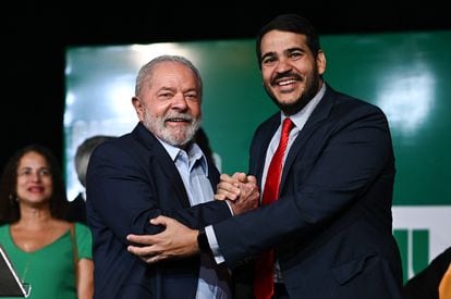 Luiz Inácio Lula da Silva y Jorge Messias, el 22 de diciembre de 2022, en Brasilia. 