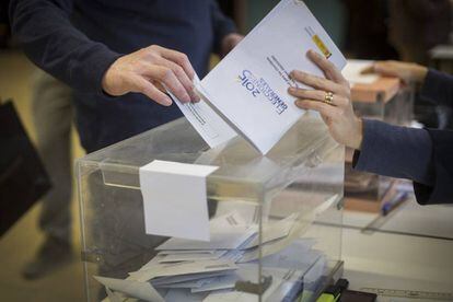 Un punt de votació de les eleccions generals del 2015.
