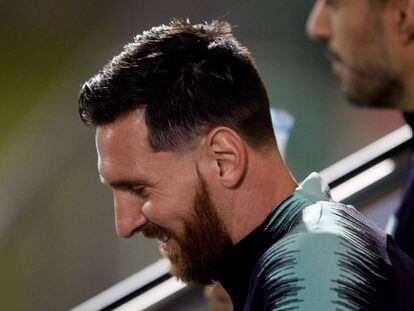 Messi, antes del entrenamiento del viernes.