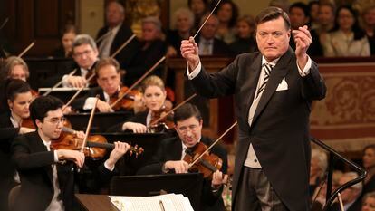 El director alemán Christian Thielemann, este lunes, al frente de la Orquesta Filarmónica de Viena en el Concierto de Año Nuevo.