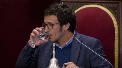 El alcalde de Cádiz, José María González "Kichi", durante el pleno de este viernes.