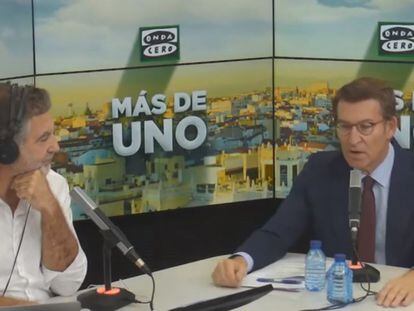 Carlos Alsina y Alberto Núñez Feijóo, durante la entrevista de esta mañana en Onda Cero.