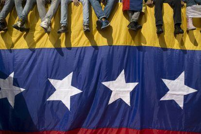 Una bandera venezolana, durante una protesta contra Maduro el d&iacute;a 26. 