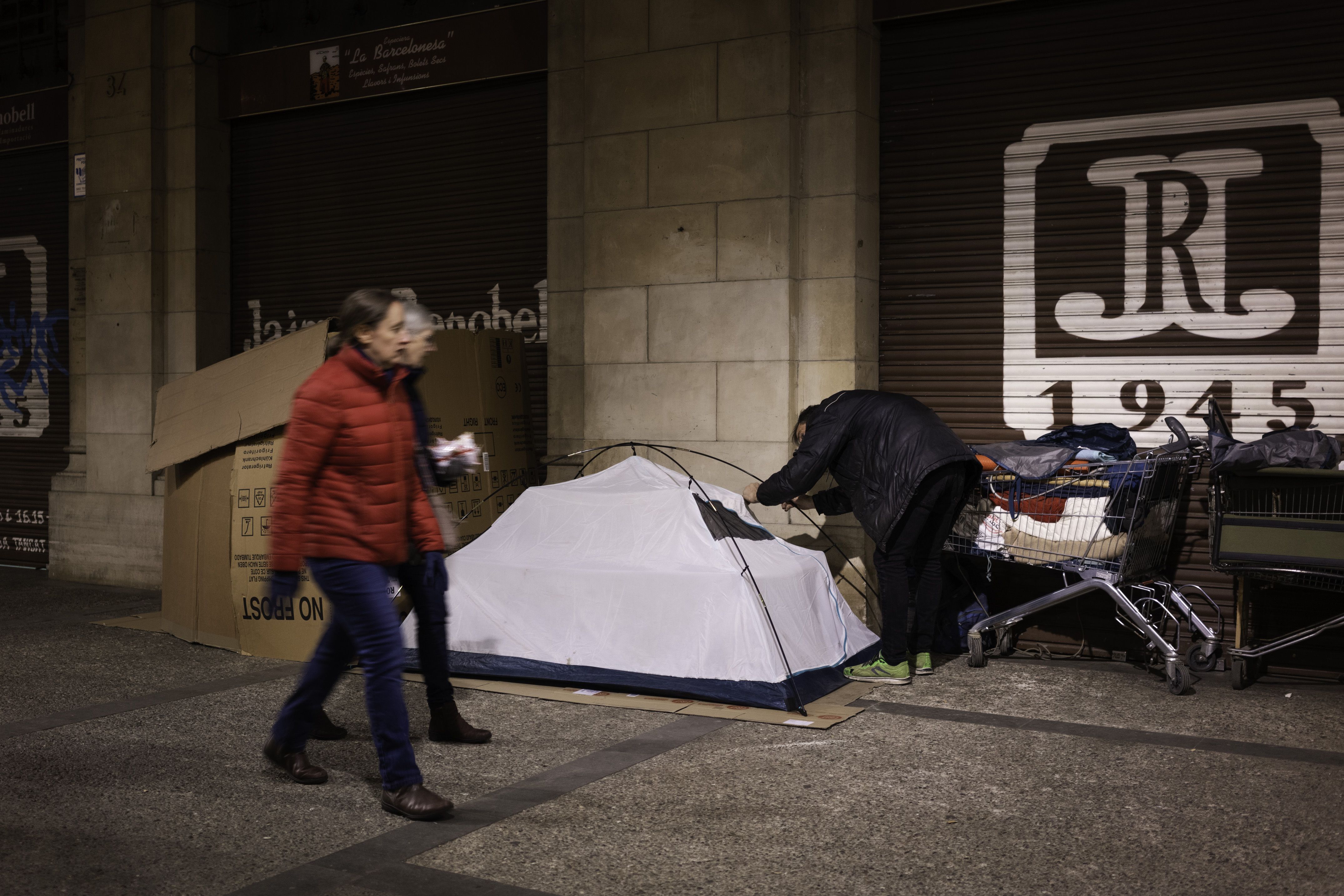 Barcelona solo pagará seis meses de pensión a las familias vulnerables