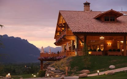 Exterior del hotel Viñas de Lárrede (Huesca), junto a la estación de esquí Formigal-Panticosa, en el Pirineo aragonés.