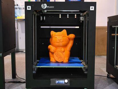 Un gato fabricado con una impresora 3D se expone en una feria de tecnología en Guangzhou (China).