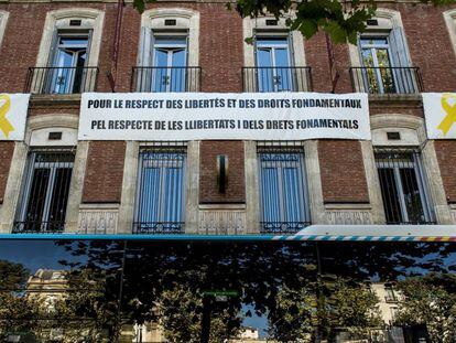 Pancarta al Consell Departamental dels Pirineus Orientals.