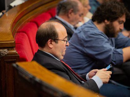 El líder del PSC, Miquel Iceta, durante una sesión del Parlament.