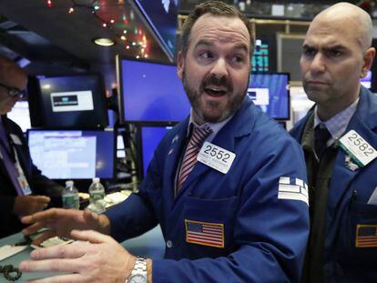 Agentes bursátiles en el New York Stock Exchange