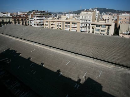 Teulada d'uralita del mercat de l'Abaceria.