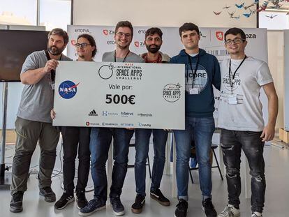 Los creadores de 'Predictfire'. De izquierda a derecha, Pedro Oros, Andrés Fandos, Lorenzo Cano, David Morilla, Diego Royo y David Ubide.