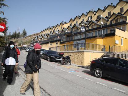 Fachada del hotel en Sierra Nevada donde fueron evacuadas 17 personas. EFE/Pepe Torres