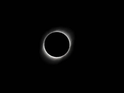El eclipse total de sol visto desde Punta Colorada, en Coquimbo, Chile.