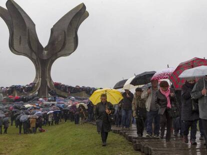 La ceremonia alternativa a la oficial en recuerdo de las víctimas del campo de concentración de Jasenovac, este viernes.