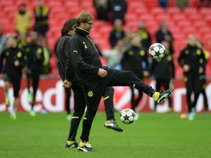 Klopp, durante el entrenamiento del Dortmund en Wembley 