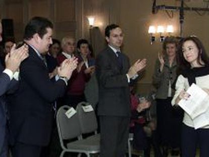 Teresa Jim&eacute;nez Becerril, durante un acto de homenaje a su hermano celebrado en 2004.