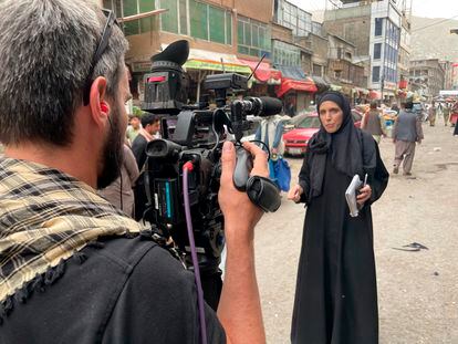 La corresponsal de la CNN haciendo un reportaje desde Kabul el pasado mes de agosto.
