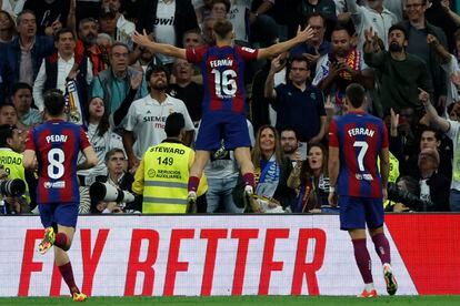 FC Barcelona midfielder Fermín López celebrates his goal during this Sunday's match at the Santiago Bernabéu stadium.