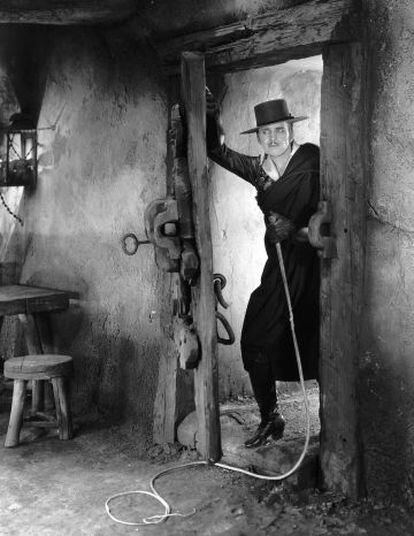 Douglas Fairbanks en un fotograma de la pel&iacute;cula &quot;Don Q, hijo del Zorro&quot; (1925) , de Donald Crisp. 