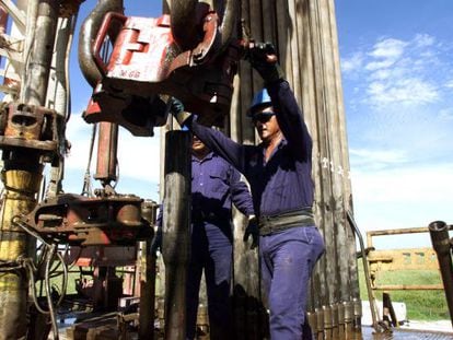 Trabajadores de Pemex en instalaciones del grupo en Tabasco (México)