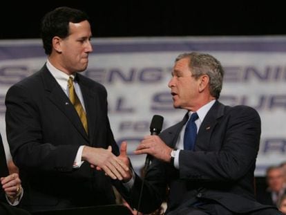 Bush (derecha) y Santorum hacen campaña en Pensilvania en 2005.