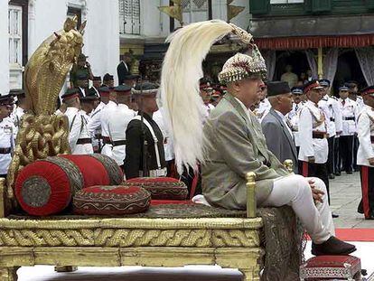Gyanendra, durante los actos de su coronación como rey de Nepal, el 4 de junio de 2001.