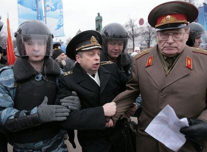 La policía rusa detiene a decenas de opositores durante marchas no autorizadas en Moscú y San Petersburgo