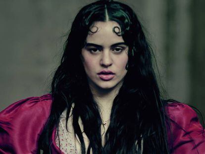 Rosalía, una de las protagonistas del calendario Pirelli 2020. En el vídeo, cómo se hizo el almanaque.