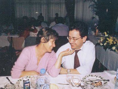 Vicente Lemos Haya, de 51 años, directivo de la empresa Pescanova, y su esposa, Rosa Gil Blanco, de 53, en una foto del álbum familiar.