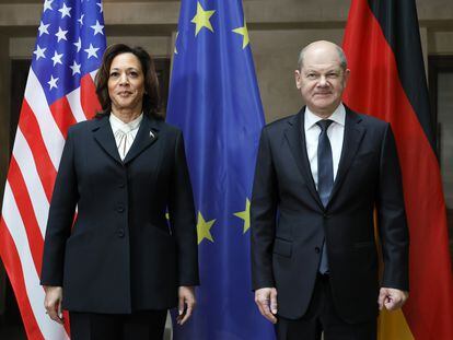 El canciller alemán, Olaf Scholz, y la vicepresidenta de EEUU, Kamala Harris, durante un encuentro con ocasión de la Conferencia de Seguridad de Múnich, este fin de semana.