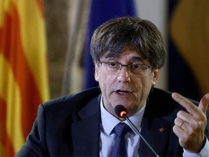El 'expresident' de la Generalitat de Cataluña Carles Puigdemont, en una rueda de prensa tras su detención en Alguer (Italia), en octubre de 2021.
