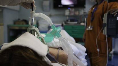 Un paciente hospitalizado en el Hospital Vall d'Hebron.