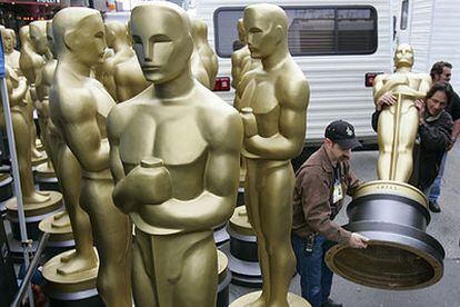 Unos 1.600 trabajadores preparan la ceremonia de entrega de los Oscar de Hollywood que se celebrará esta madrugada.