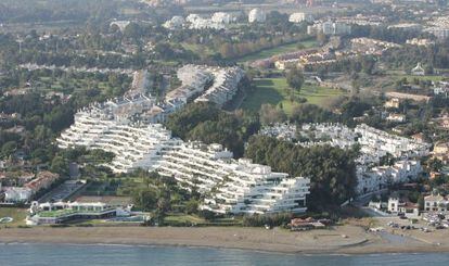 Vista a&eacute;rea de urbanizaciones levantadas en Marbella.