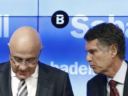 El presidente del Banco Sabadell, Josep Oliu  y el consejero delegado, Jaime Guardiola