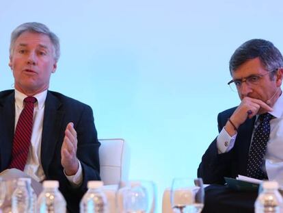 Daryl Brewster, CEO de CECP, y Francisco Román, presidente de la Fundación Seres, durante la presentación de la alianza entre ambas entidades.