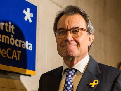 El expresidente de la Generalitat, Artur Mas, entra en la sede del PDeCAT, en una imagen de archivo.