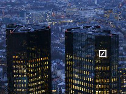 Washington busca que el grupo financiero alemán pague una sanción récord por los excesos que llevaron a la crisis. La entidad cae en Bolsa un 8,47%