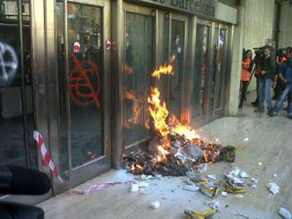 El incendio en la Bolsa de Barcelona por el que ha sido detenida la 'número dos' del sindicato CGT