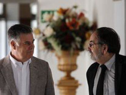 José Antonio Viera, exconsejero andaluz de Empleo, y el abogado Plácido Fernández.