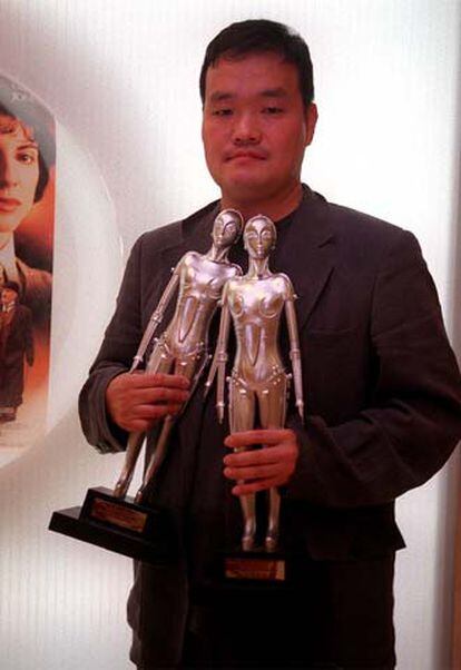 Hideo Nakata, con el premio a la mejor película del Festival de Cine Fantástico de Sitges 99.