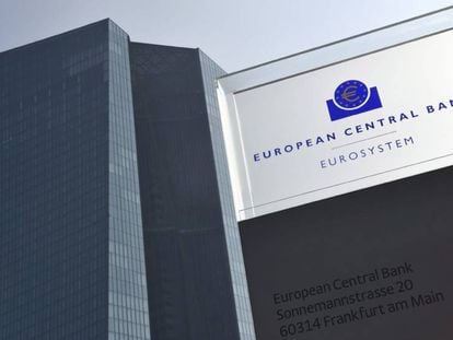 Logotip del Banc Central Europeu a la seva seu de Frankfurt, Alemanya.