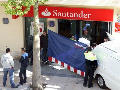 Ester Calduch murió de un disparo en un atraco en el banco en el que trabajaba como cajera en Cambrils.