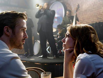 En La La Land no hacen falta escenas de sexo para que se note la química entre los protagonistas.