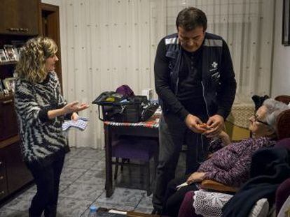 Els facultatius de l’atenció domiciliària de Barcelona, l’últim servei desprivatitzat per Salut, han atès gairebé 9.000 pacients a casa seva en només dos mesos