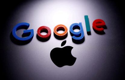 Los logos de Google y Apple.