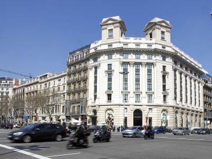 El edificio donde se encuentra Burberry en el paseo de Gràcia de Barcelona.