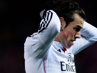 Gareth Bale, ahir a la nit al Calderón, es lamenta per una ocasió fallada.