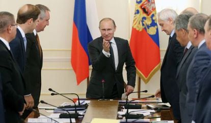 El presidente ruso, Vlad&iacute;mir Putin, durante una reuni&oacute;n este lunes de su Gabinete.