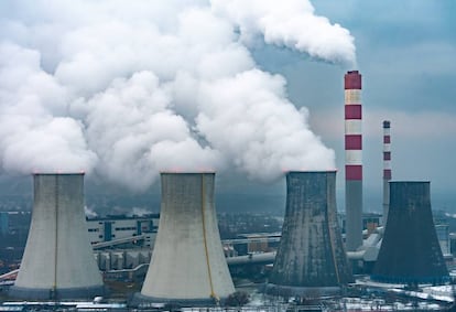 Central térmica de Laziska, ubicada junto a la ciudad polaca de Katowice.